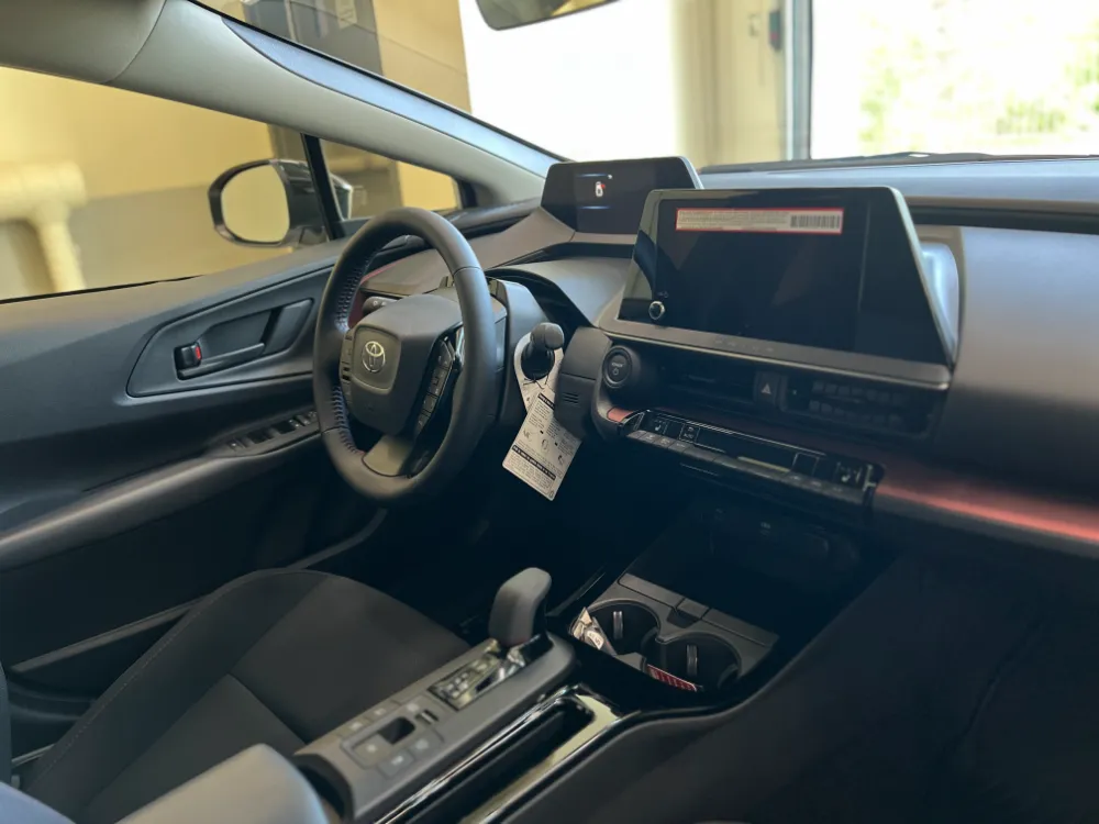 2023 toyota prius prime se white 27